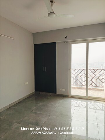 Room in 3 BHK Apartment at Saya Gold Avenue, Vaibhav Khand – for Rent