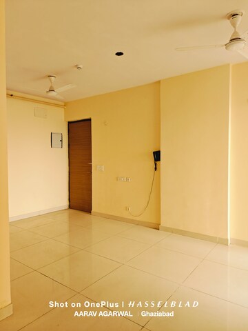 Room in 3 BHK Apartment at Saya Gold Avenue, Vaibhav Khand – for Rent