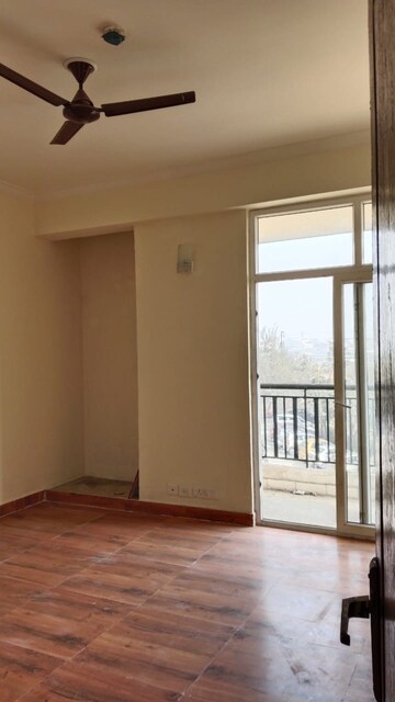 Room in 2 BHK Apartment at GH-7 Crossings Republik, Vijay Nagar – for Rent