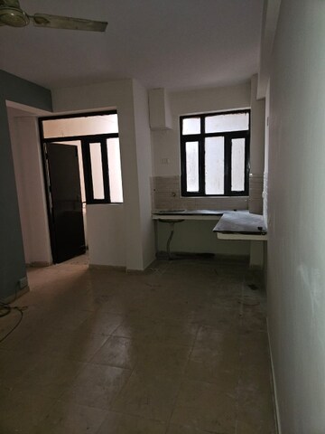 Room in 3 BHK Apartment at Auric City Homes, Sector 82 – for Rent