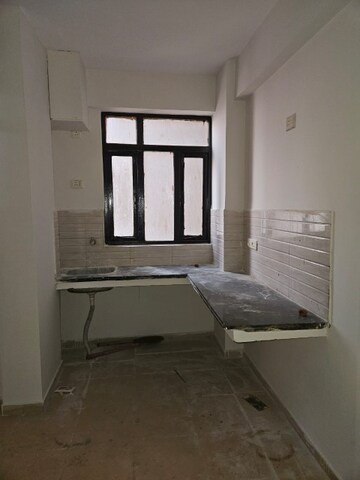 Room in 3 BHK Apartment at Auric City Homes, Sector 82 – for Rent