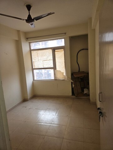 Room in 3 BHK Apartment at Auric City Homes, Sector 82 – for Rent