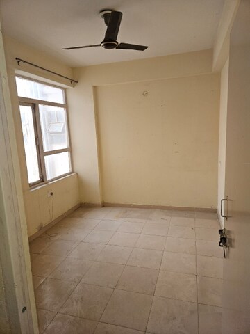Room in 3 BHK Apartment at Auric City Homes, Sector 82 – for Rent