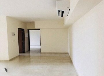 Room in 2 BHK Apartment at Lodha Amara, Kolshet Road – for Rent