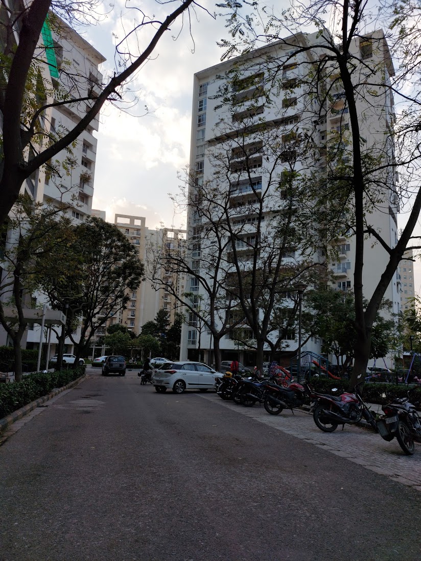 4 BHK + Servant Room Apartment For Sale in Vatika City