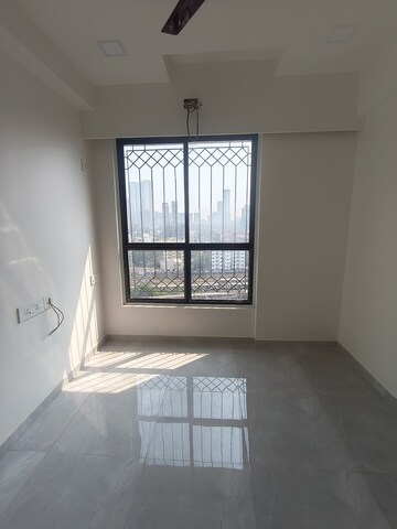 Room in 1.5 BHK Apartment at Earth Vintage, Dadar West – for Rent