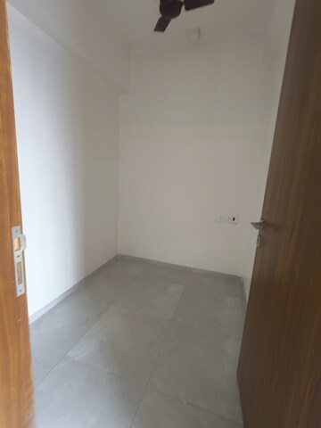 Room in 1.5 BHK Apartment at Earth Vintage, Dadar West – for Rent