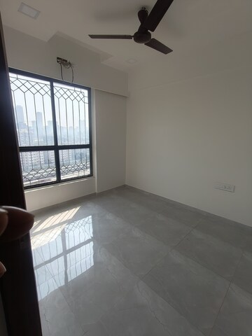 Room in 1.5 BHK Apartment at Earth Vintage, Dadar West – for Rent