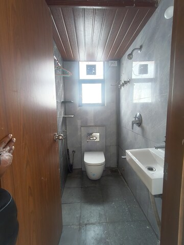 Bathroom in 1.5 BHK Apartment at Earth Vintage, Dadar West – for Rent