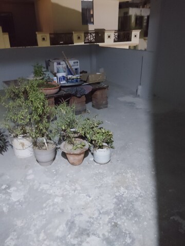 Parking in 1.5 BHK Independent House at Vikas Nagar – for Rent