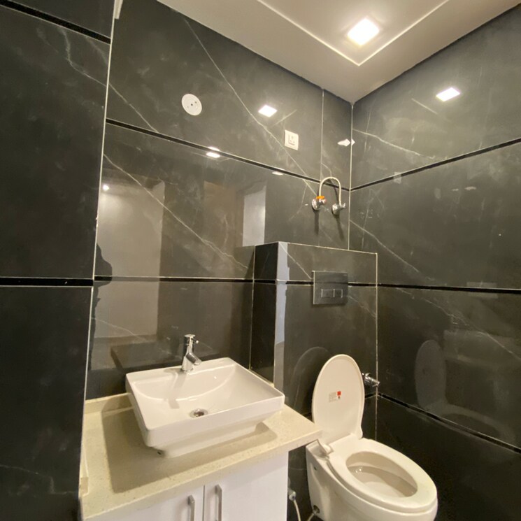 Bathroom, sector 89 3 Bedroom 150 Sq.Yd. Builder Floor In Sector 89 Faridabad 7983716