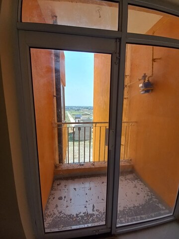 Room in 2 BHK Apartment at Wave Dream Homes, Wave City – for Sale