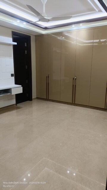 Room in 2 BHK Builder Floor at Paryavaran Complex – for Rent