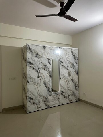 Room in 3 BHK Builder Floor at Puri Pratham, Sector 84 – for Rent