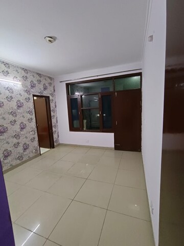 Room in 3 BHK Apartment at Vip Road – for Rent