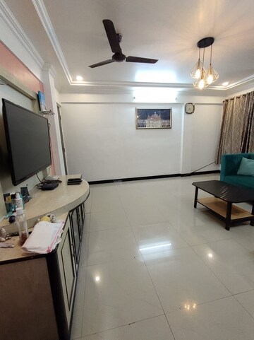 Team Area in 2 BHK Apartment at Tolaram Building, Chembur – for Rent