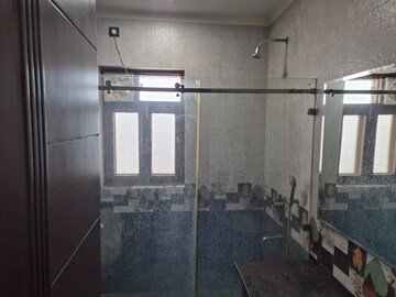 Building Lobby in 3 BHK Builder Floor at Ardee City, Sector 52 – for Rent