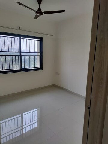 Room in 2 BHK Apartment at Kohinoor Sapphire 2, Tathawade – for Rent