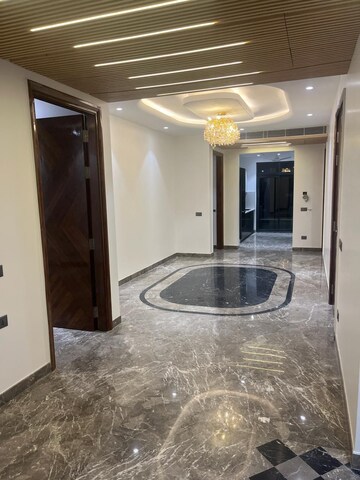 Building Lobby in 4 BHK Builder Floor at DLF Atria, Dlf Phase ii – for Rent