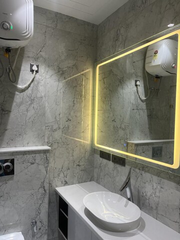 Master Bedroom in 4 BHK Builder Floor at DLF Atria, Dlf Phase ii – for Rent