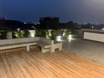 Gym in 4 BHK Builder Floor at DLF Atria, Dlf Phase ii – for Rent