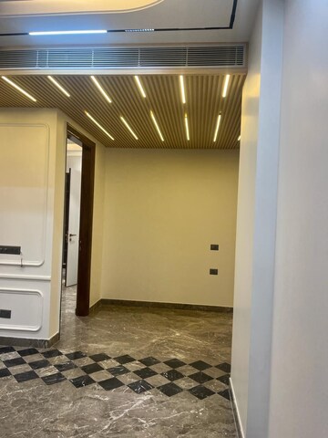 Building Lobby in 4 BHK Builder Floor at DLF Atria, Dlf Phase ii – for Rent