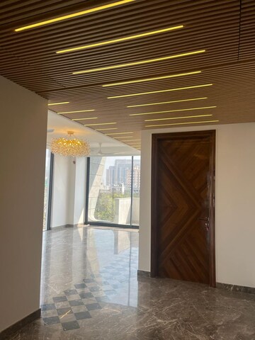 Room in 4 BHK Builder Floor at DLF City Phase V, Dlf Phase V – for Rent
