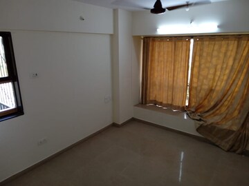 Room in 2.5 BHK Apartment at Atul Blue Mountains , Malad East – for Rent