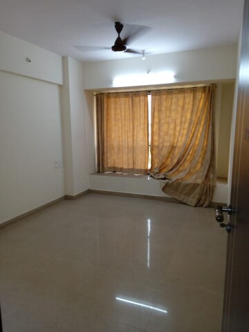 Room in 2.5 BHK Apartment at Atul Blue Mountains , Malad East – for Rent
