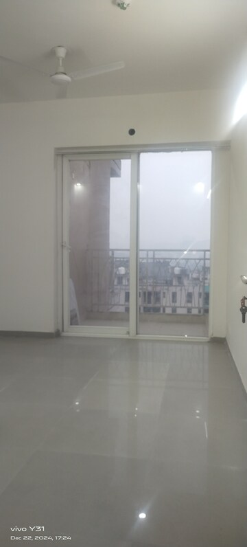 Room in 2 BHK Apartment at Sector 16c Greater Noida – for Rent