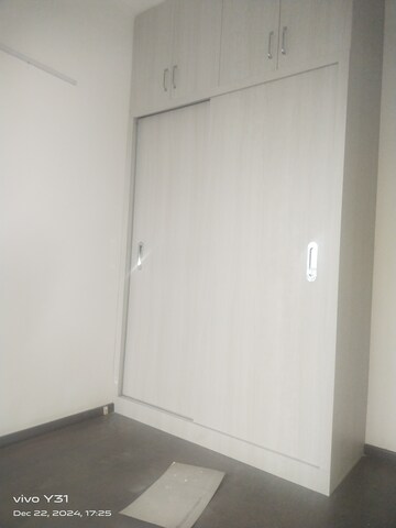 Room in 2 BHK Apartment at Sector 16c Greater Noida – for Rent
