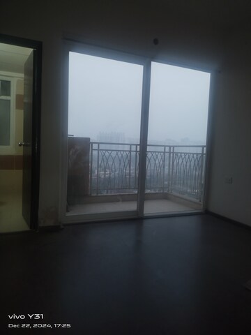 Room in 2 BHK Apartment at Sector 16c Greater Noida – for Rent