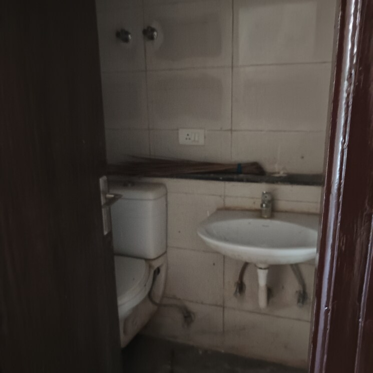 Bathroom, bptp-park-elite-premium 3 Bedroom 966 Sq.Ft. Apartment In Sector 84 Faridabad 7984034