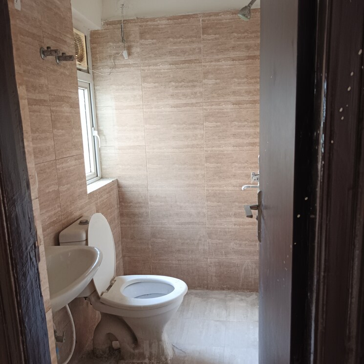 Bathroom, bptp-park-elite-premium 3 Bedroom 966 Sq.Ft. Apartment In Sector 84 Faridabad 7984034