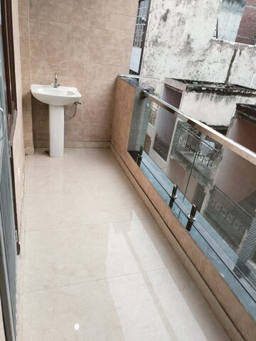 Master Bedroom in 3.5 BHK Builder Floor at New Ashok Nagar – for Rent