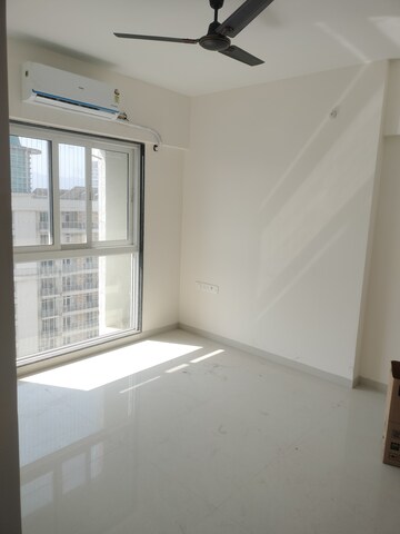 Room in 2 BHK Apartment at Piramal Vaikunth, Balkum Pada – for Rent