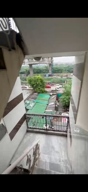 Master Bedroom in 2.5 BHK Builder Floor at New Ashok Nagar – for Rent