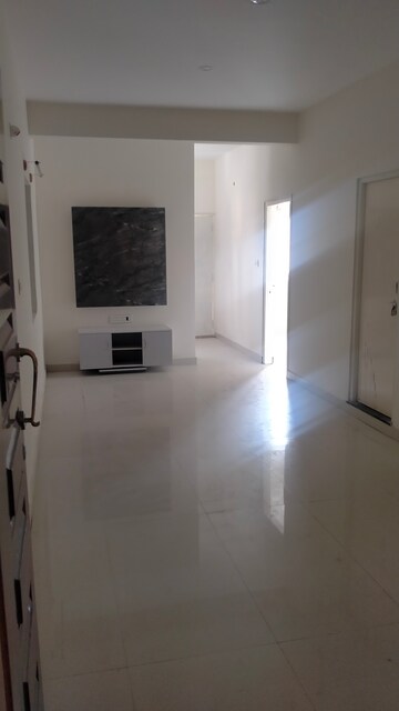 Room in 2 BHK Apartment at Jalahalli Cross – for Rent