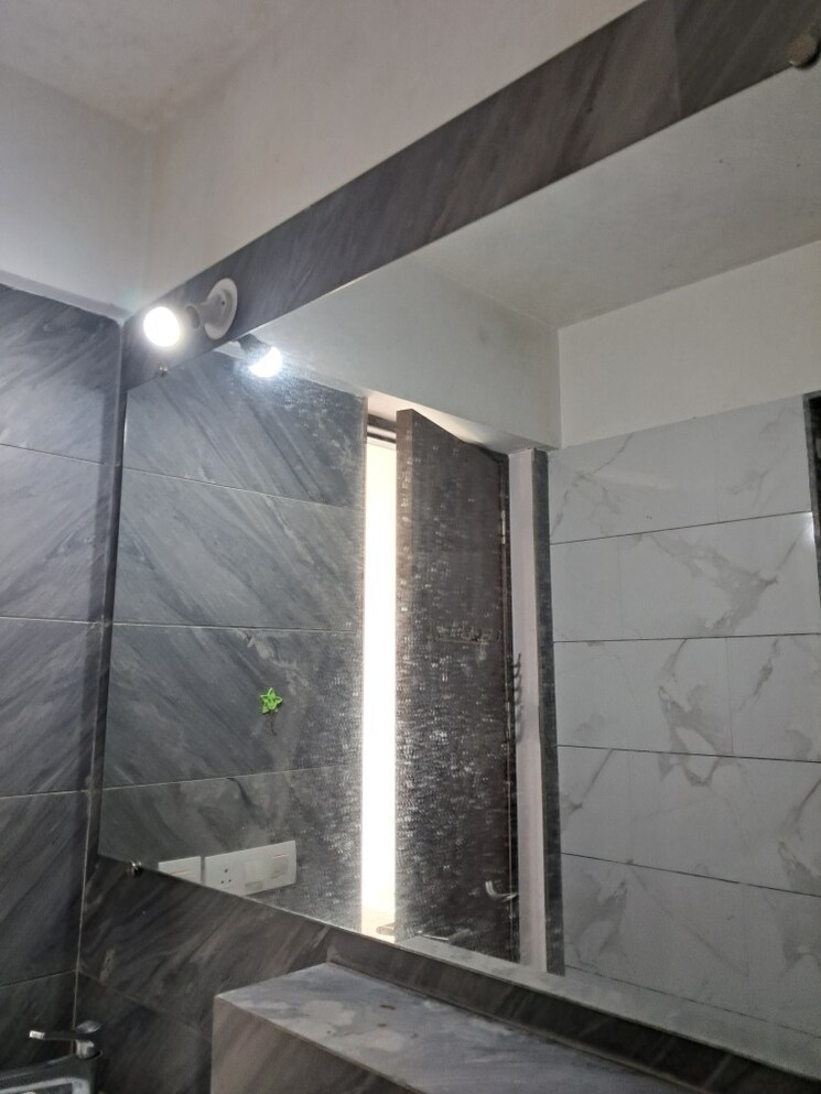 Bathroom, kalpataru-sunrise-grande 2 Bedroom 530 Sq.Ft. Apartment In Kolshet Road Thane 7984115