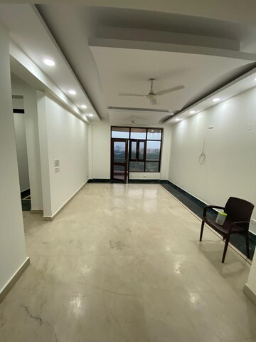 Room in 4 BHK Apartment at Varun C.G.H Society, Sector 52 – for Rent