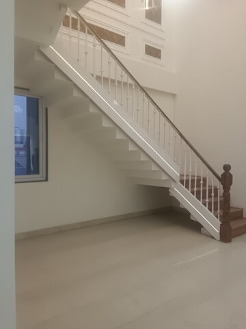 Staircase in 4 BHK Builder Floor at Vipul World Floors, Sector 48 – for Rent