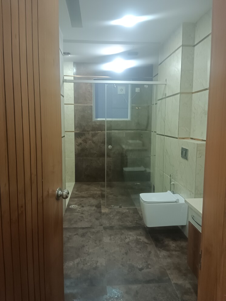 Bathroom, vipul-world-floors 4 Bedroom 4500 Sq.Ft. Builder Floor In Sector 48 Gurgaon 7984167