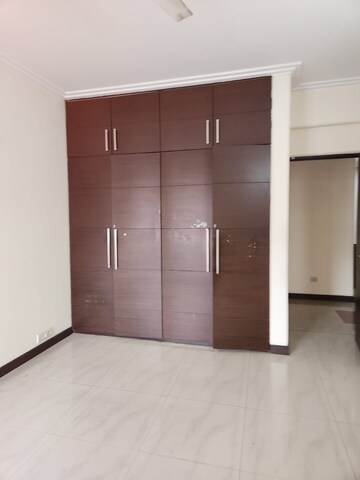 Room in 3 BHK Apartment at Orchid Petals, Sector 49 – for Rent