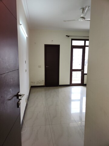 Room in 3 BHK Apartment at Orchid Petals, Sector 49 – for Rent