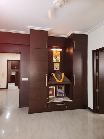 Room in 3 BHK Apartment at Orchid Petals, Sector 49 – for Rent