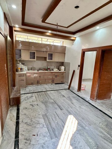 Room in 3 BHK Builder Floor at Niti Khand – for Rent