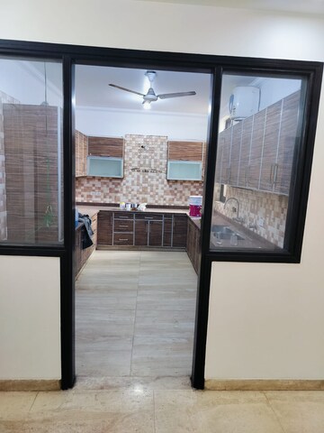 Room in 3 BHK Apartment at Vipul Greens, Sector 48 – for Rent