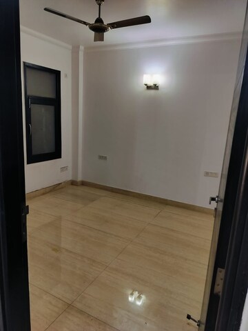 Room in 3 BHK Apartment at Vipul Greens, Sector 48 – for Rent