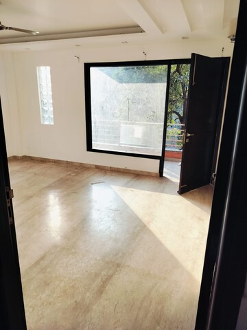 Room in 3 BHK Apartment at Vipul Greens, Sector 48 – for Rent
