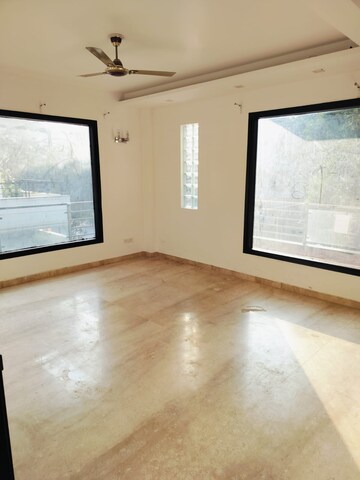 Room in 3 BHK Apartment at Vipul Greens, Sector 48 – for Rent
